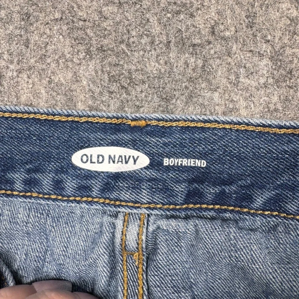 Old Navy Boyfriend Denim Shorts Women 6 Blue Star Embroidered Distressed Cut Off - Picture 7 of 10